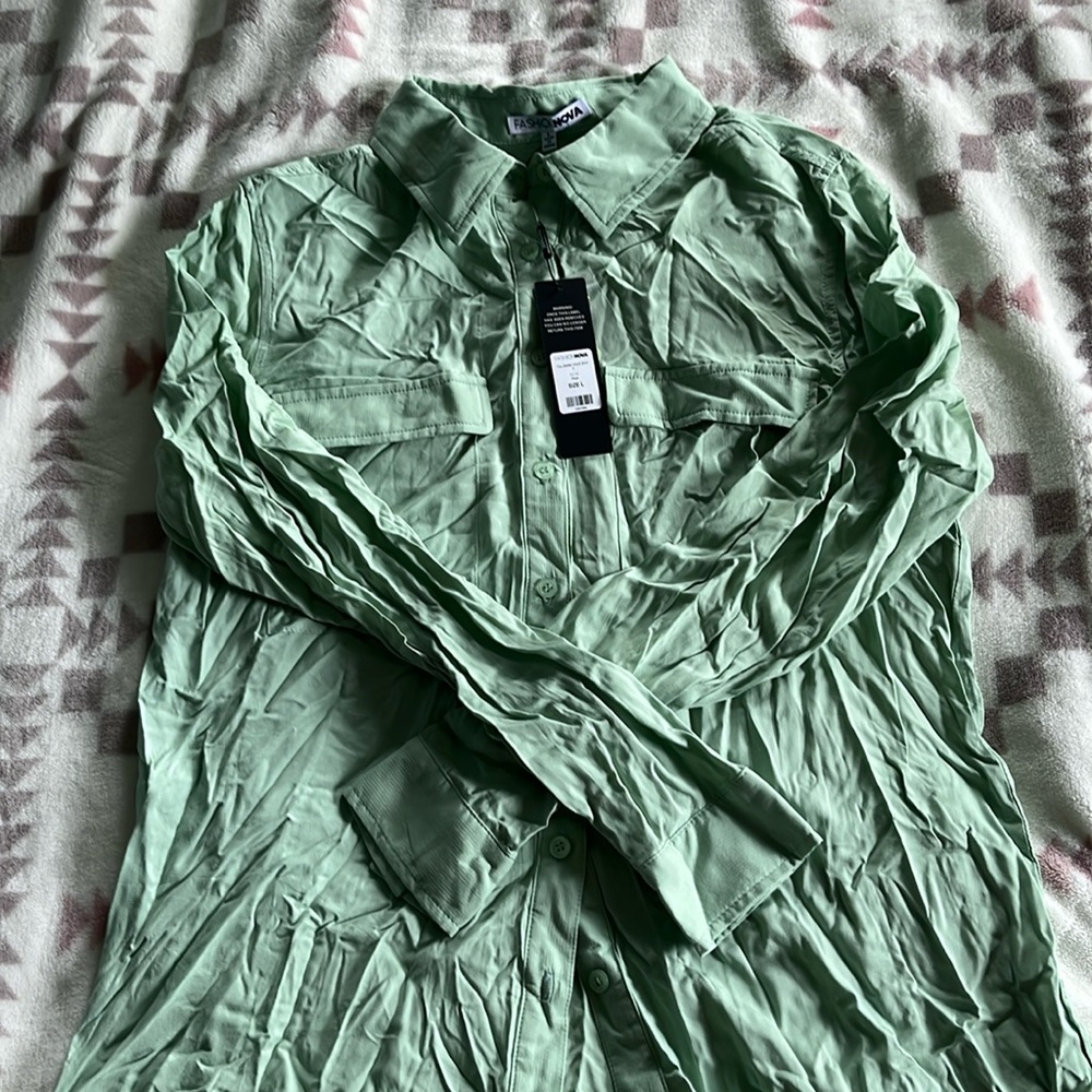 **NEW** FASHION NOVA Women’s button down blouse
